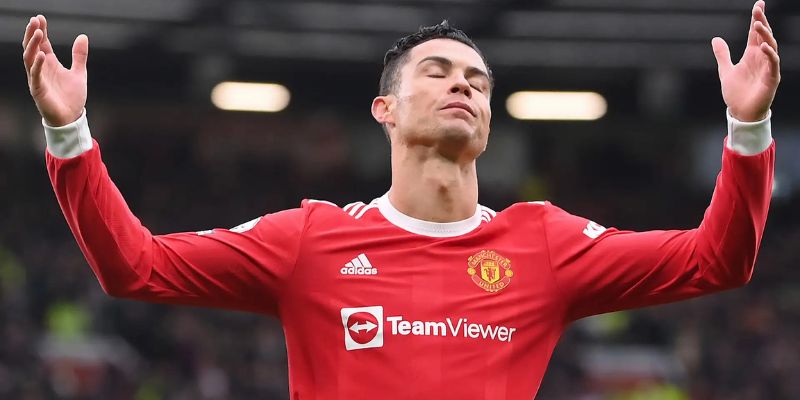 Ronaldo Về Hưu – Kịch Bản Giả Định Gây Rúng Động 1 Nếu Ronaldo treo giày trong năm 2025